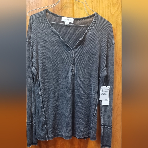 Treasure & Bond Women's Washed Henley in Black, Size S - Picture 3 of 16